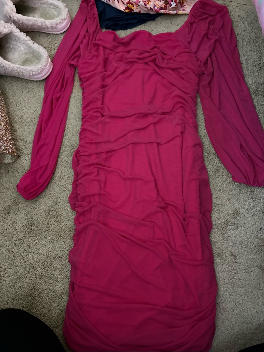Women’s Fuchsia Long-Sleeve Ruched Bodycon Dress
